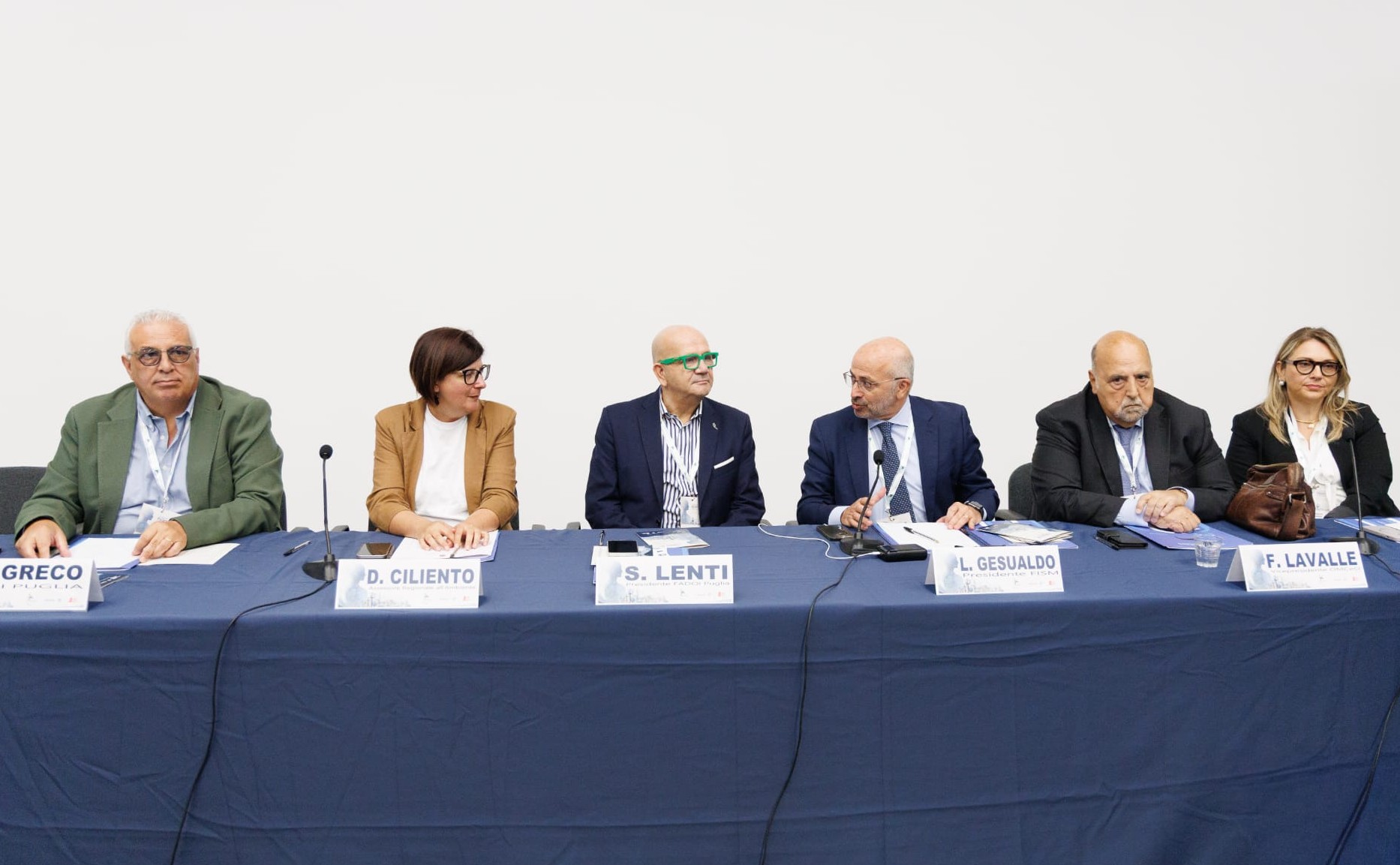Tavolo relatori Forum