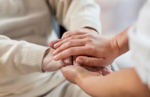 Salute mentale, anziani, disabili, riabilitazione, hospice: la Regione investe 571 milioni nella cura dei fragili. Approvati i provvedimenti per le strutture accreditate